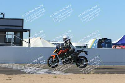 media/Nov-06-2023-Moto Forza (Mon) [[ce023d0744]]/4-Beginner Group/Session 4 (Finish Line Checker)/